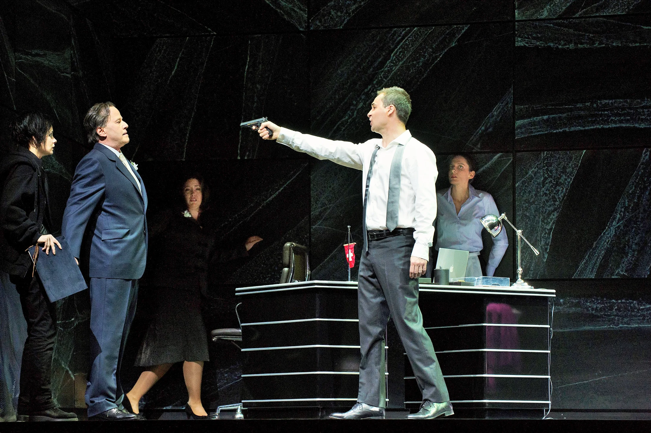 Wenn’s um die Erbschaft geht, dann wird’s gefährlich. Richard Croft (links) und Countertenor Christophe Dumaux. (Foto Judith Schlosser)