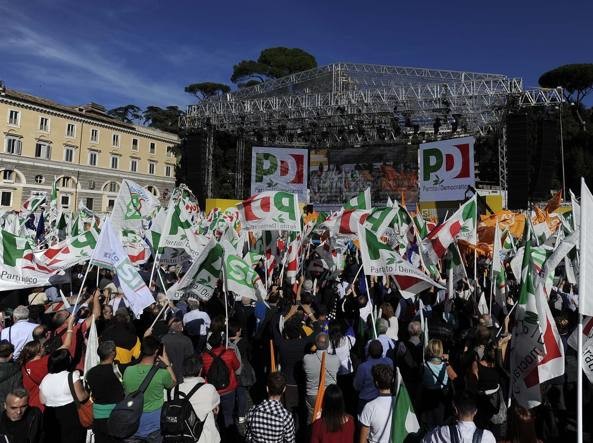 Demonstration des PD auf der Piazza del Popolo in Rom