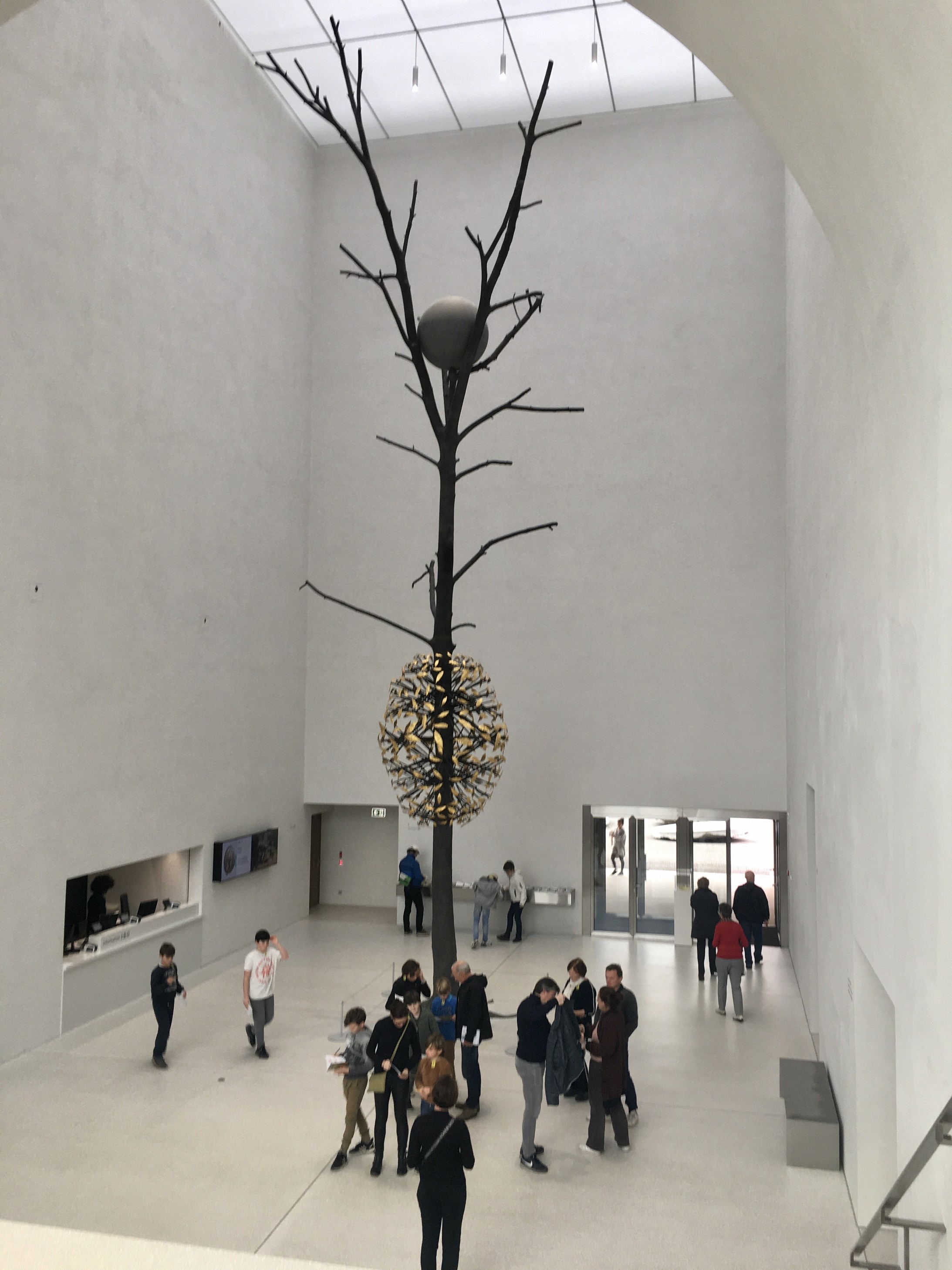Giuseppe Penons Skulptur in der Eingangshalle des neuen MCBA
