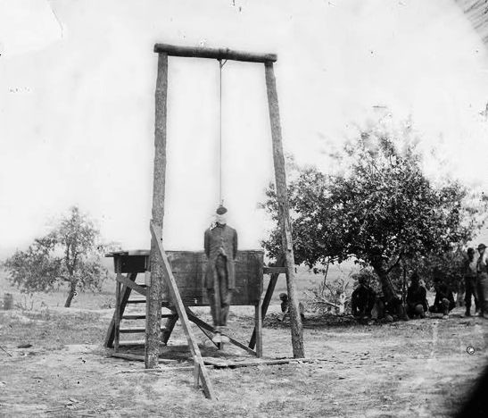 Exekution von William Johnson in  Petersburg (Virginia). Aufgenommen am 20. Juni 1864 von Timothy O'Sullivan. Johnson war ein schwarzhäutiger Soldat, der von den Unionstruppen desertierte und sich offenbar an einer weissen Frau verging.