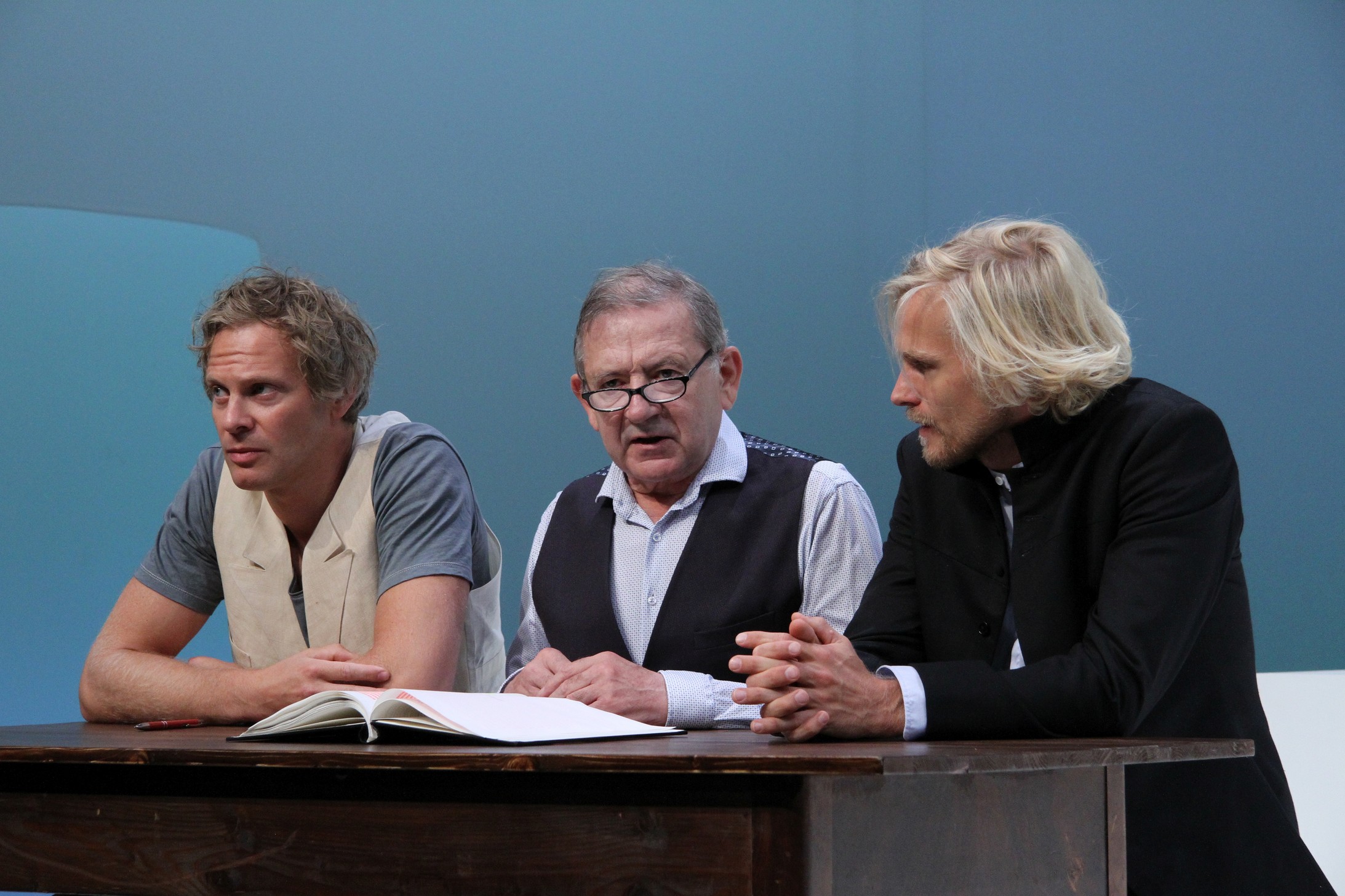 Jan Bluthardt als „Lenz, , André Jung, der Erzähler, Jirka Zett als Oberlin. Drei Personen - ein Stück. © Yves Binet
