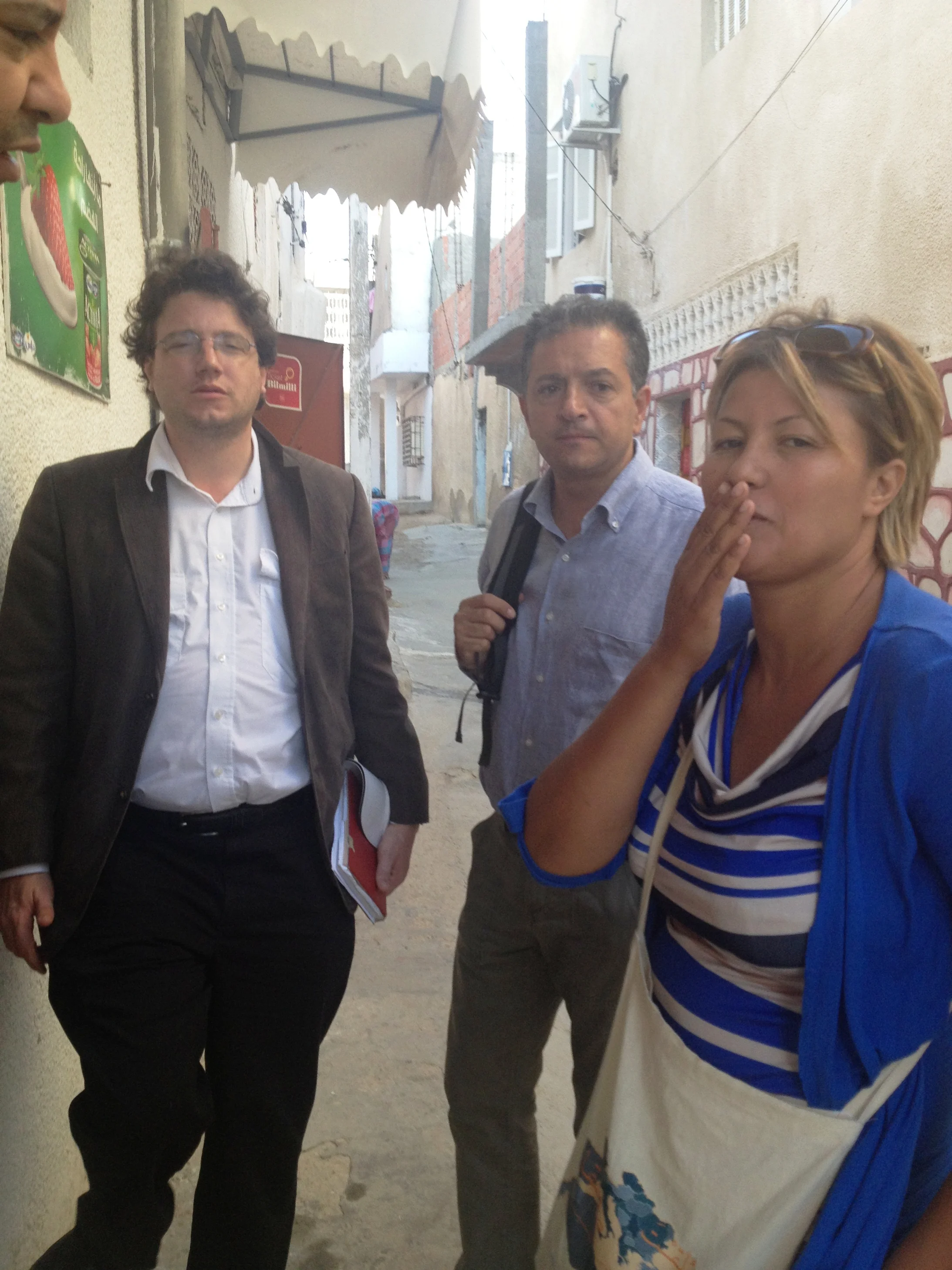 Lukas Rüst (DEZA), links und zwei IOM-Projektleiter