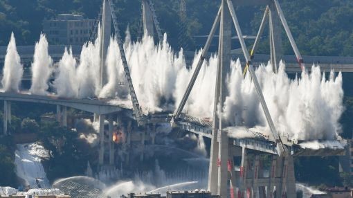 Am 28. Juni 2019 werden die Reste der Morandi-Brücke gesprengt. 