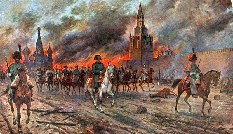 Unter den Klängen der Marseillaise zieht Napoleon im Kreml ein. Nach der Schlacht von Borodino verliess die russische Armee Moskau. Anschliessend wurde die Stadt von französischen Truppen besetzt. Bereits am Vortag des Einzugs Napoleons loderten erste Brände auf. (Siehe auch: Damals am 14. September) Bis zum 18. September werden drei Viertel der Stadt durch Feuer zerstört. Am 19. Oktober ziehen die französischen Truppen ab. Die Ursachen der Brände sind nicht geklärt. Genannt wird, dass der russische Genera…