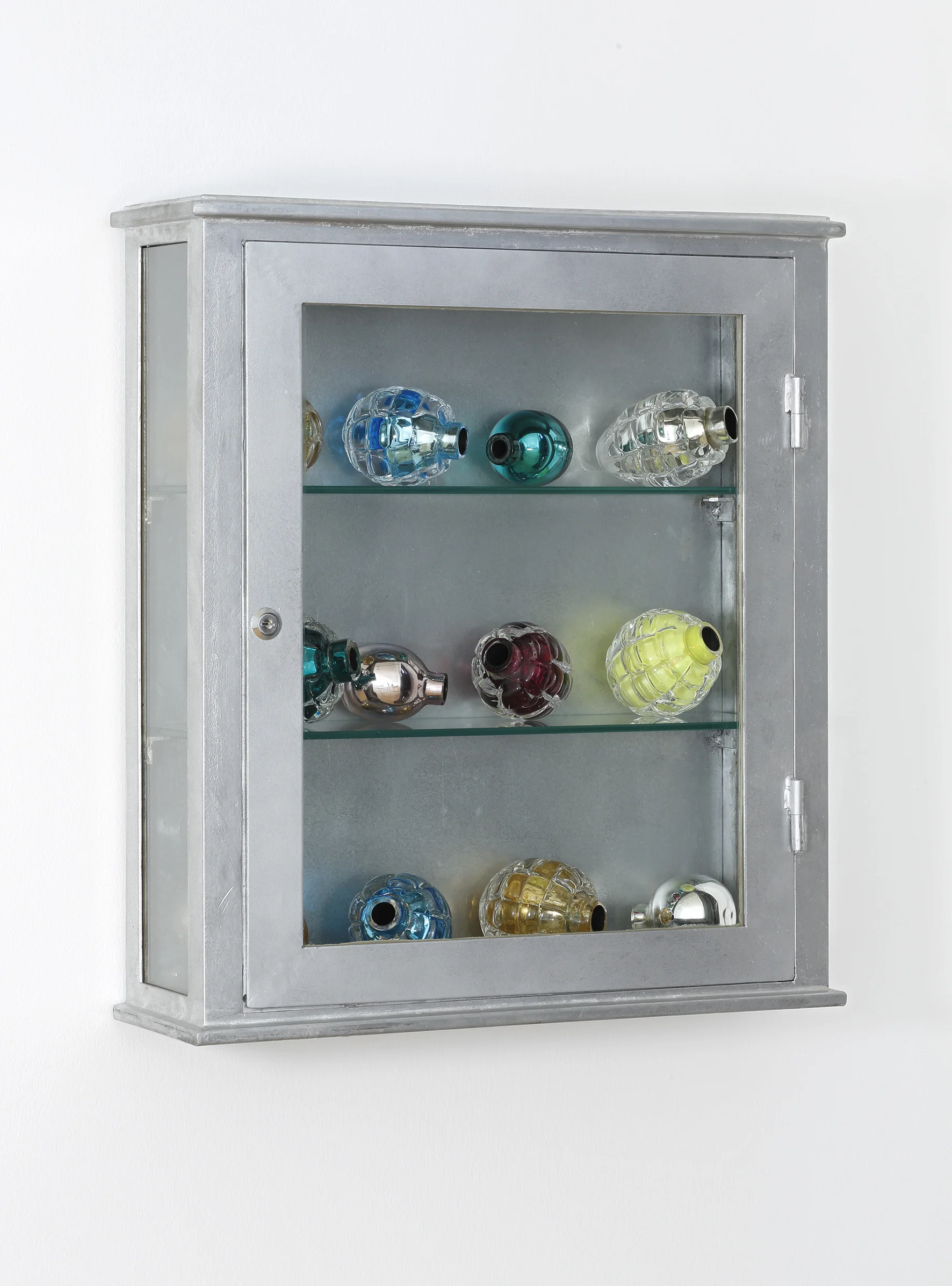 "Natura morta (medical cabinet)", 2012, 61.5 x 54 x 17.5 cm, Foto Stefan Rohner

