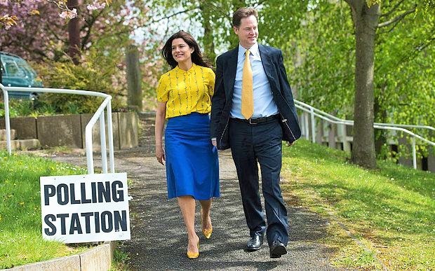 Nick Clegg und seine Frau, die spanische Juristin Miriam González Durántez am Wahltag. Cleggs Liberaldemokraten könnten laut Umfragen die Hälfte ihrer Parlamentssitze verlieren. Die LibDems waren eine Koalition mit Camerons Konservativen eingegangen. Clegg war in den letzten fünf Jahren stellvertretender Premierminister. 