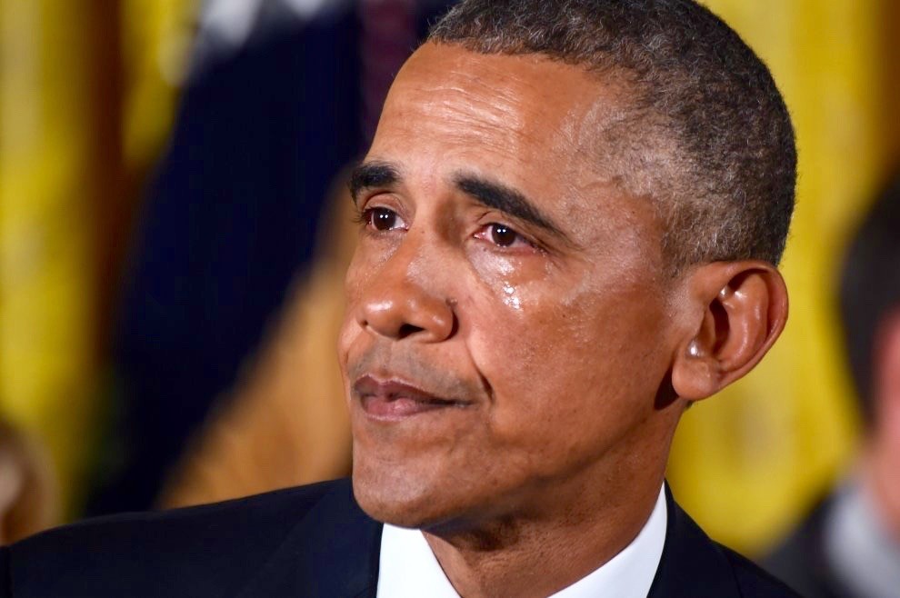 4. Januar: In einem emotionalen Appell wirbt Präsident Barack Obama für ein schärferes Waffenrecht in den USA. Bei der Vorstellung seiner Pläne für mehr Kontrollen und eine schärfere Regulierung von Waffenverkäufen bricht er im Weissen Haus in Tränen aus.