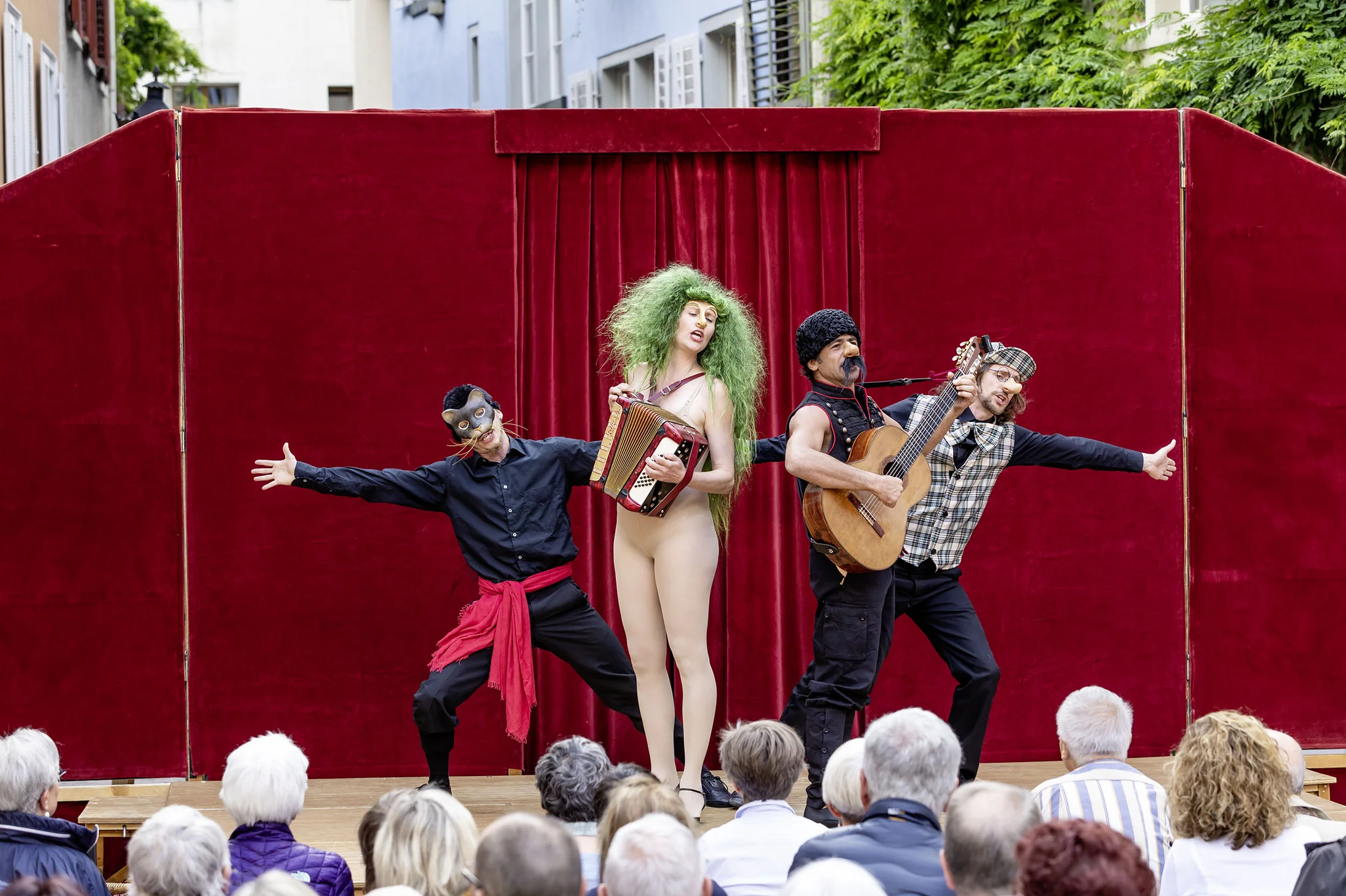 Derb, heiter und geistreich: "Maestro e Margherita" quer durchs Bündnerland