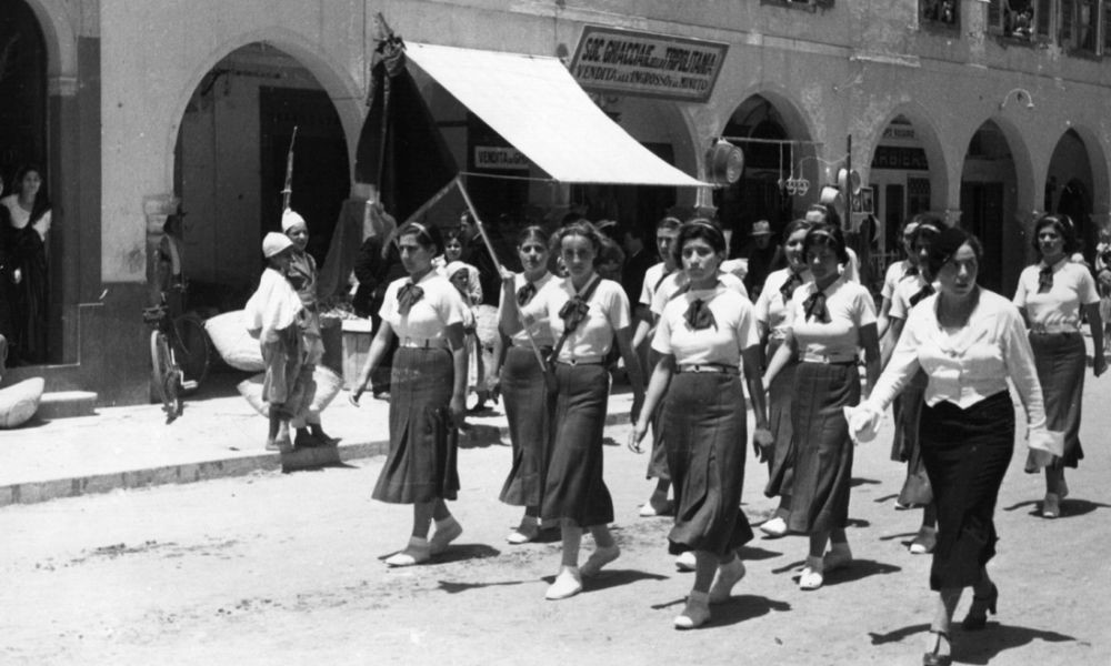 1939: Eine Parade italienischer Frauen in Tripolis