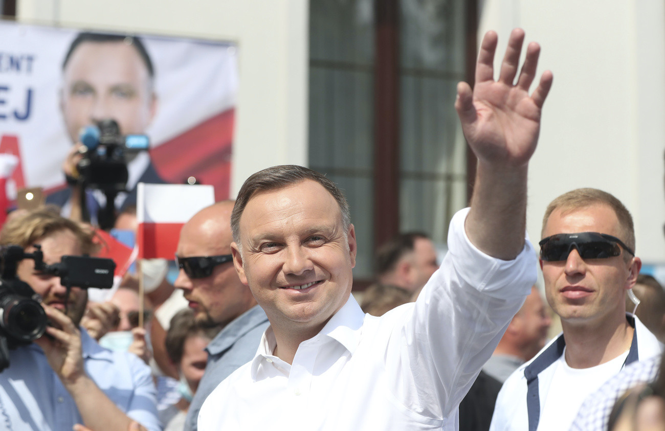 Der polnische Präsident Andrzej Duda beim Kampf um eine zweite Amtszeit, hier in Serock am 17. Juni. Er liegt zurzeit vorn, dürfte von seinem Widersacher aber voraussichtlich in einen zweiten Wahlgang gezwungen werden. (Keystone/AP Photo, Czarek Sokolowski)