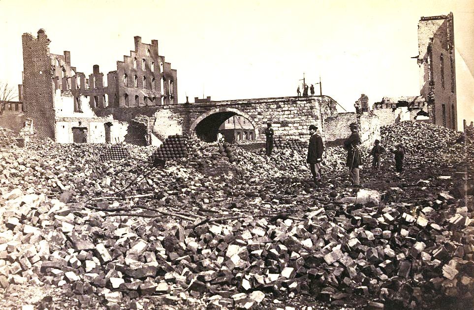 Richmond nach der Schlacht. Fotografiert im April 1865 von Andrew J. Russell.