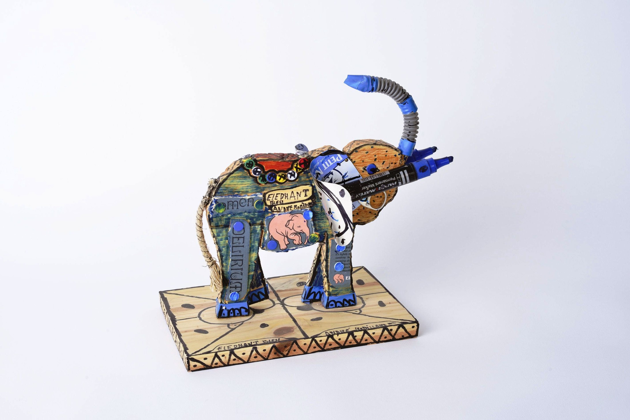 André Robillard: Elephant bleu, 2011, Assemblage, 28 x 29 x 15,5 cm, Sammlung Frédéric Lux. Foto: Mirjam Wanner