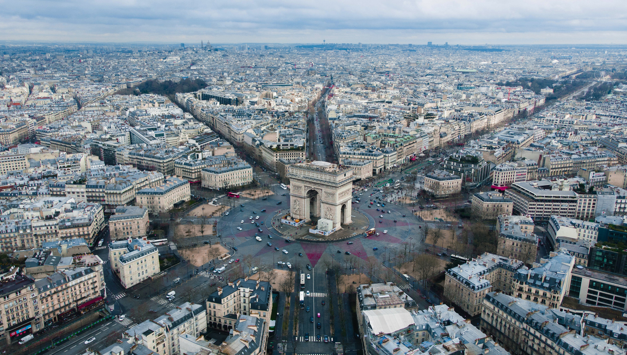 Rodrigo Kugnharski: Arc de Triomphe, Paris, um 2018, © Rodrigo Kugnharski auf Unsplash