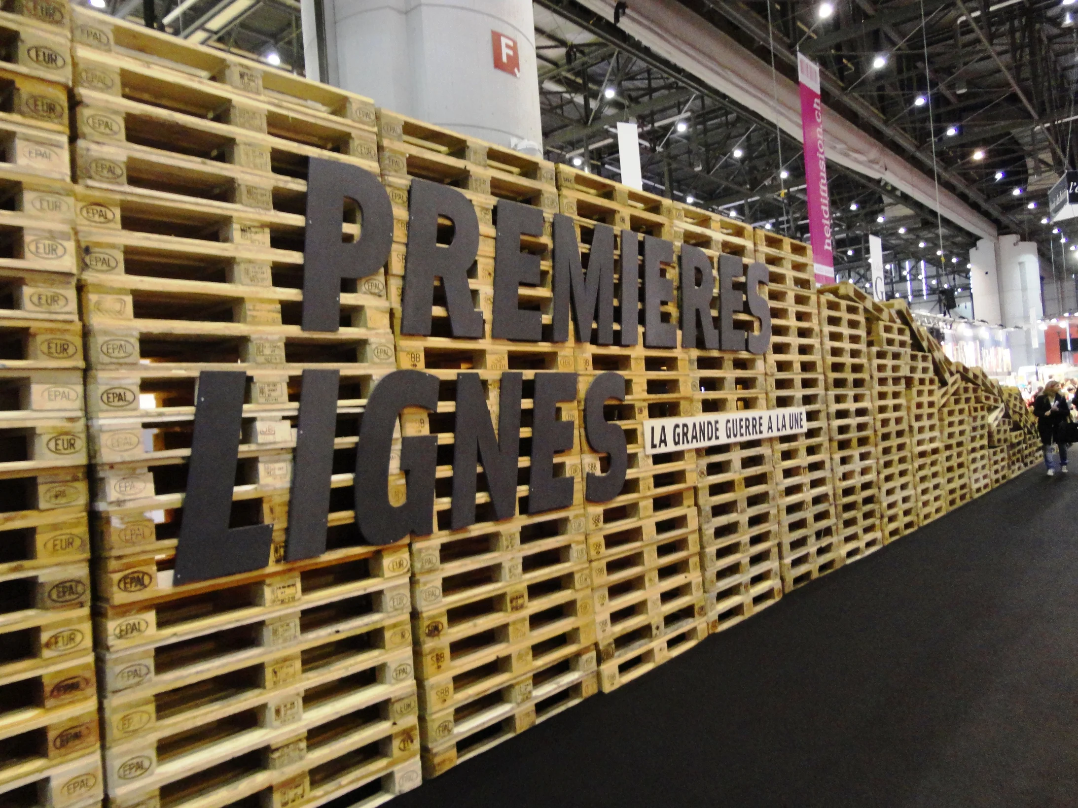 Blick auf den Pavillon der Sonderausstellung „Premières lignes La Grande Guerre" (Bild: Jeanine Pfenninger)