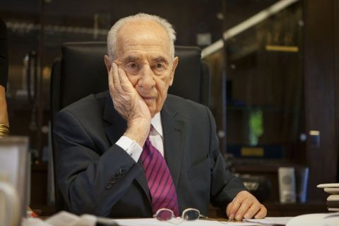 28. September: In Tel Aviv stirbt der 1923 geborene Schimon Peres. Er war von 2007 bis 2014 Staatspräsident Israels und zuvor mehrmals Ministerpräsident, Aussenminister und Vorsitzender der israelischen Arbeitspartei. Er gilt als einer der profiliertesten Politiker Israels. 1994 erhielt er zusammen mit mit Jitzchak Rabin und Jassir Arafat den Friedensnobelpreis.