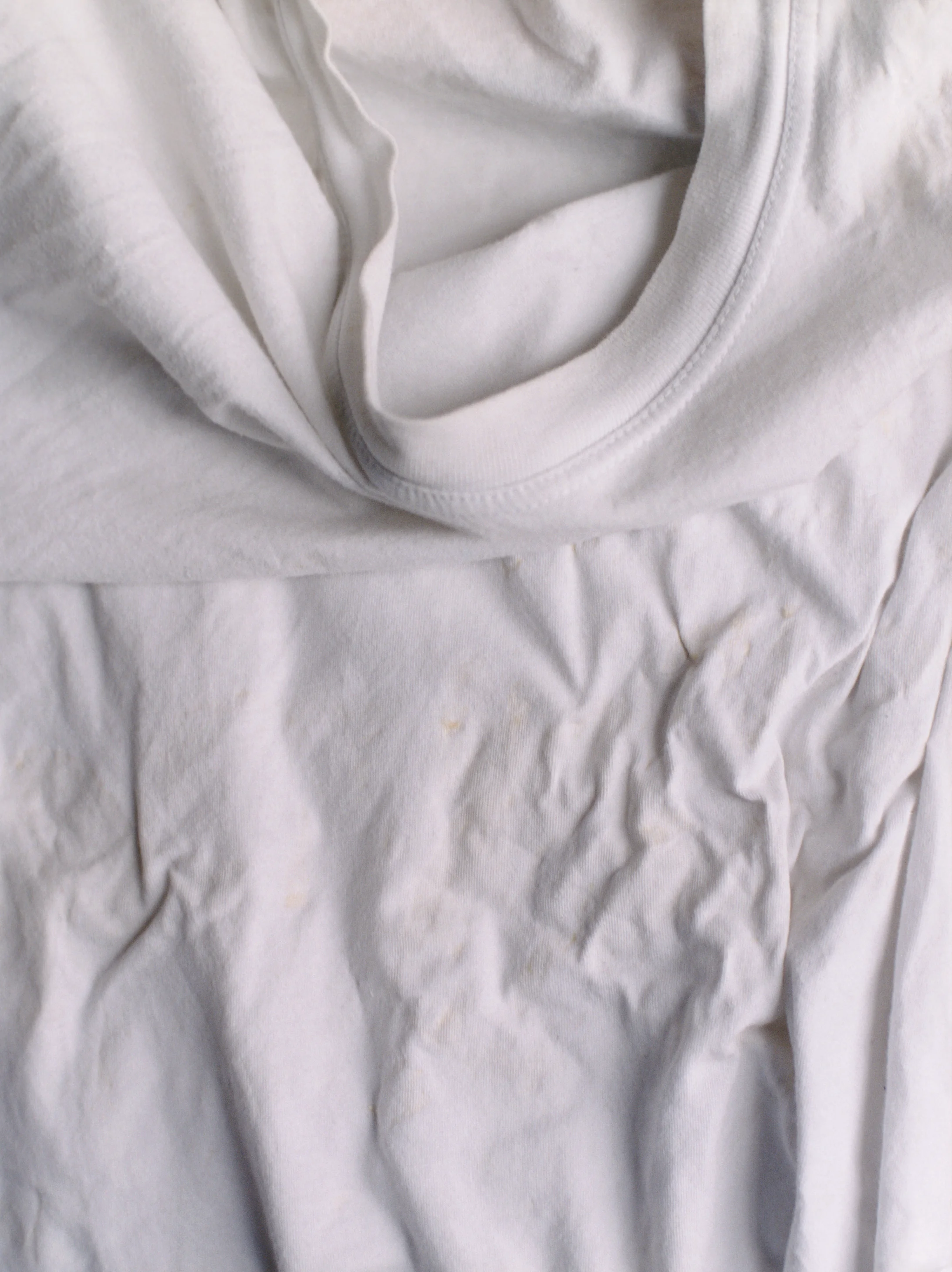 WOLFGANG TILLMANS, SPORTFLECKEN, 1996
Courtesy Galerie Buchholz, Berlin/Cologne, Maureen Paley, London, David Zwirner, New York