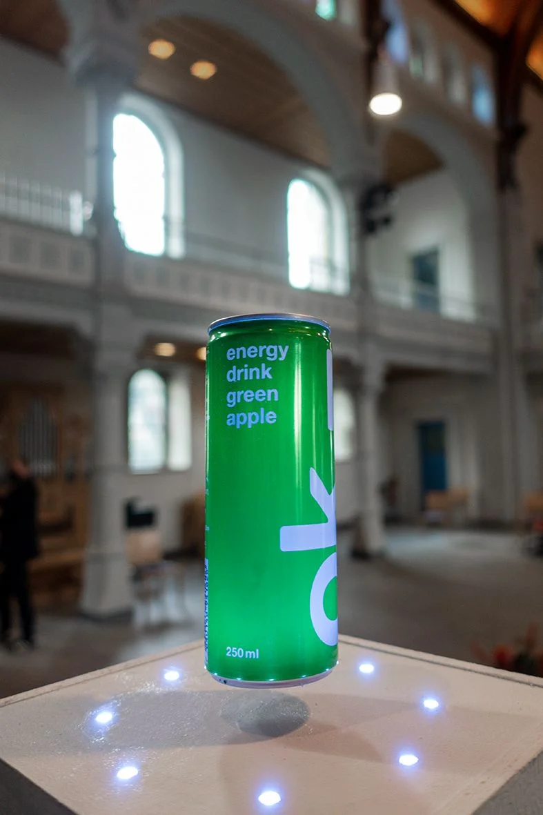 Verlorenes Paradies-9
huber.huber: Energy oder Das verlorene Paradies. Die schwebende Green-Apple-Dose.