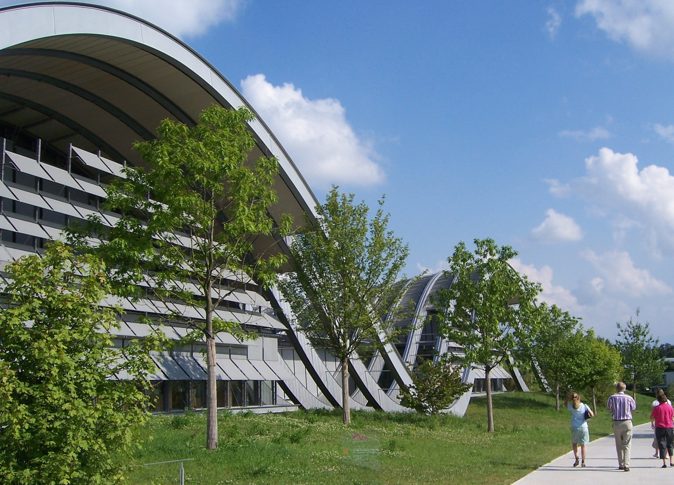 Das Kulturzentrum Paul Klee, ein Bau von Renzo Piano am östlichen Stadtrand von Bern, wurde 2005 in Betrieb genommen. (Bild: André Pfenninger)