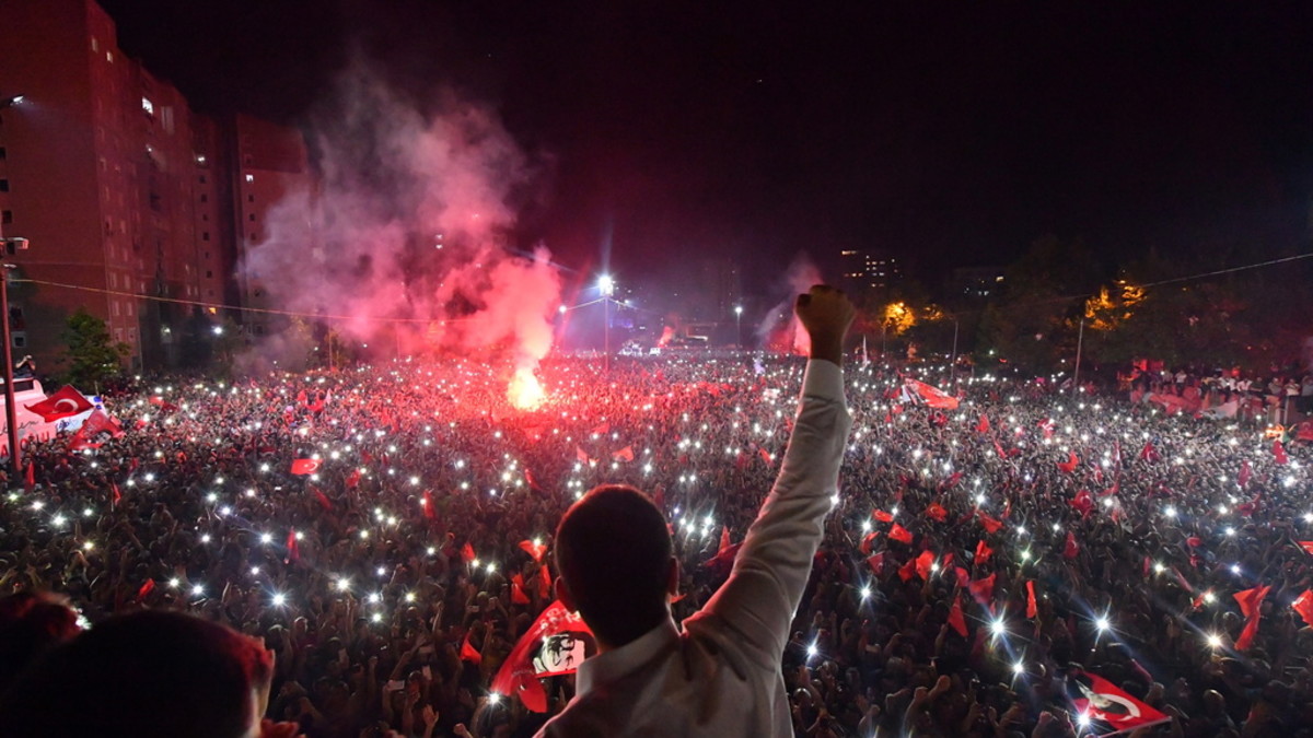 Schwere Niederlage für Staatspräsident Recep Tayyip Erdoğan. Der oppositionelle Kandidat Ekrem İmamoğlu hat die Bürgermeisterwahlen in Istanbul klar gewonnen. (Foto: Keystone/AP/Onur Gunal/CHP Press Office) 