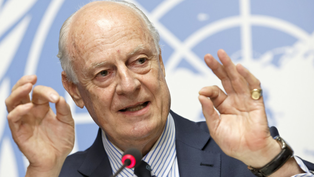 Vermittler Staffan de Mistura orientiert am europäischen Uno-Hauptquartier in Genf die Medien über die Wiederaufnahme der Syrien-Gespräche. (Foto: Keystone, Salvatore di Nolfi)
