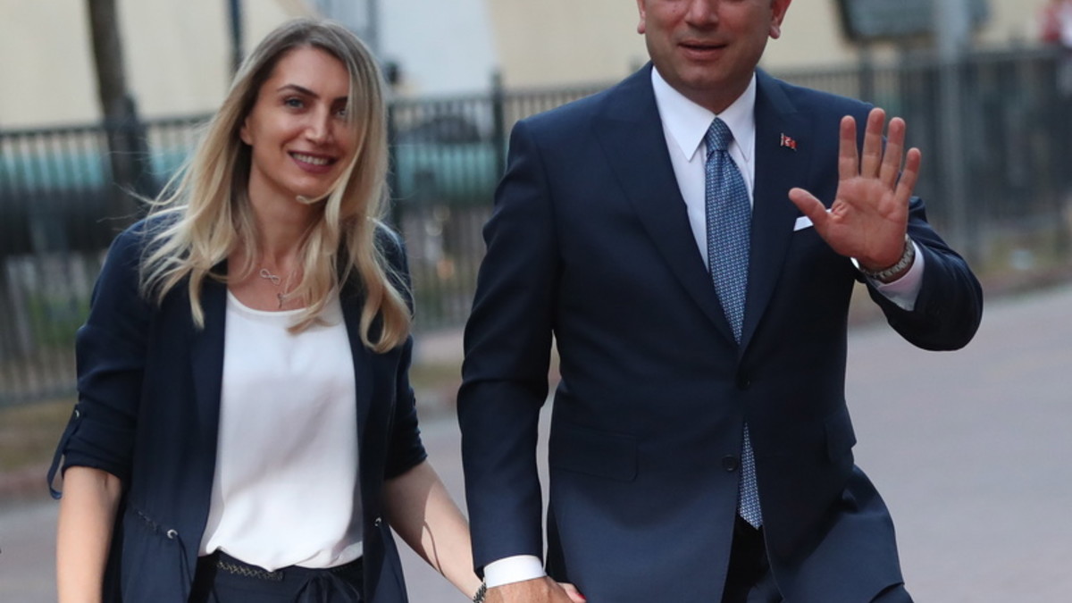 Ekrem İmamoğlu, der Hoffnungsträger der Opposition, mit seiner Frau Dilek, am 16. Juni in Istanbul (Foto: Keystone/EPA/Erdem Sahin)