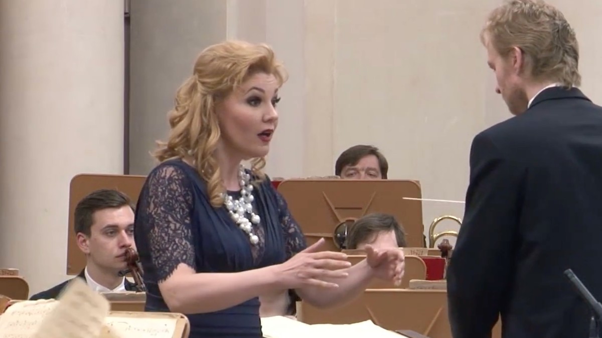 Die Sopranistin Oxana Shilova singt die Traum-Arie aus "Die Zarenbraut" von Rimski-Korsakow, eine Aufnahme aus dem Grossen Saal der St. Petersburger Philharmonie im Jahr 2016 (Bild: YouTube)