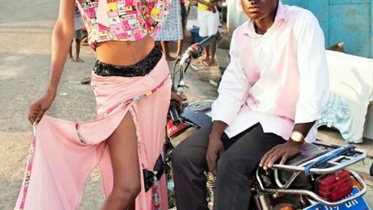 Spontanes Modeshooting mit Benedicta Tweneboah in der Altstadt Accras (Ghana)