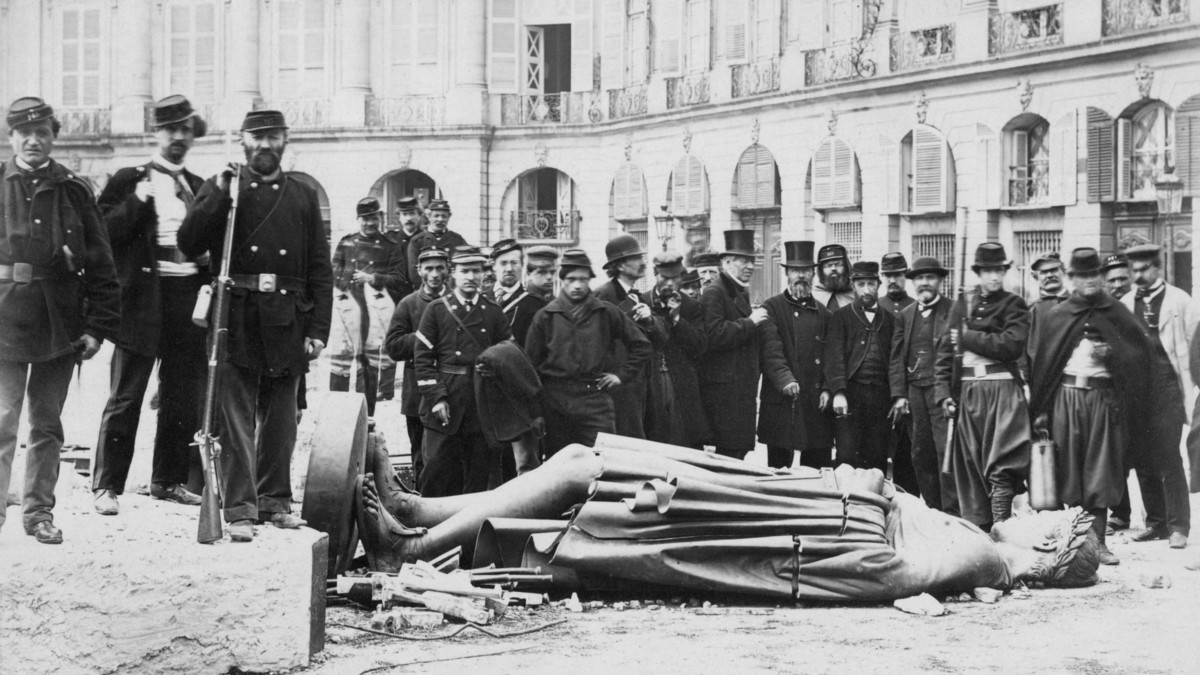 Pariser Kommune 1871 beim Sturz der Colonne Vendôme, 1. Mai 1871 (Foto: PD)