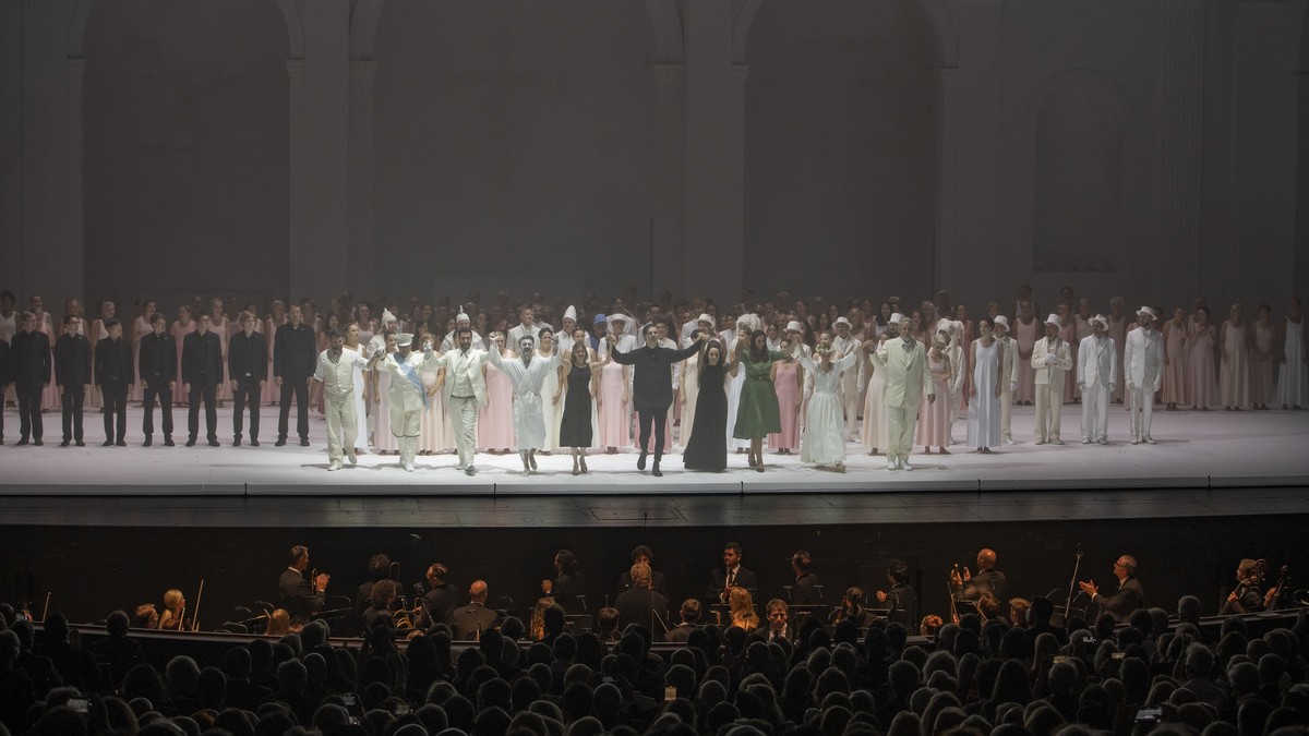 «Don Giovanni» in Salzburg: Schlussapplaus für Teodor Currentzis, musicAeterna und die Solisten. Foto: © SF Marco Borrelli