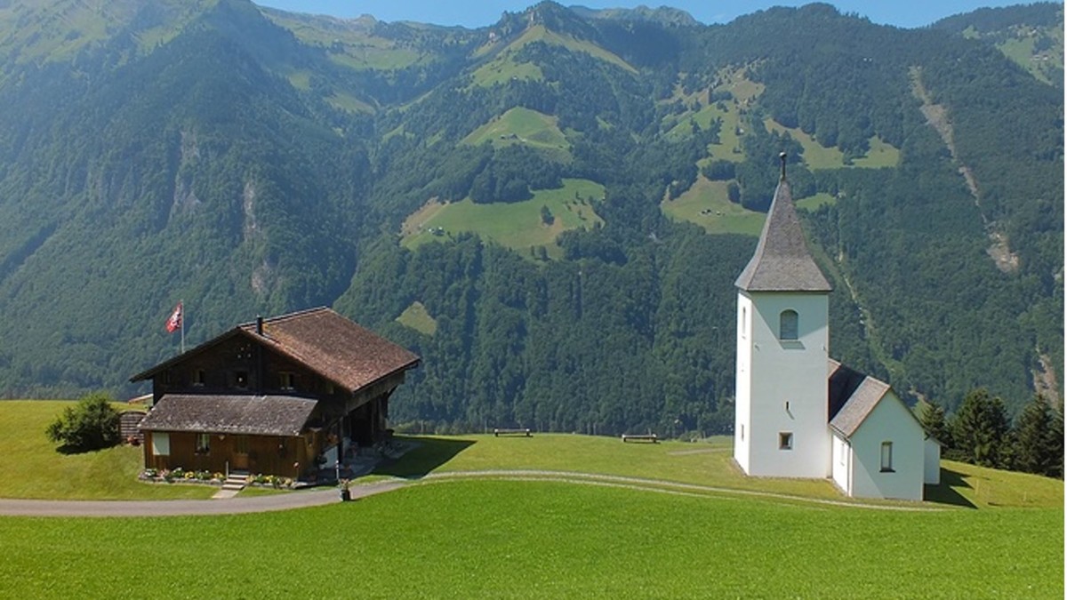 Die Kapelle St. Joder ob Grafenort im Engelbergertal mit einem einsamen „Heimetli“