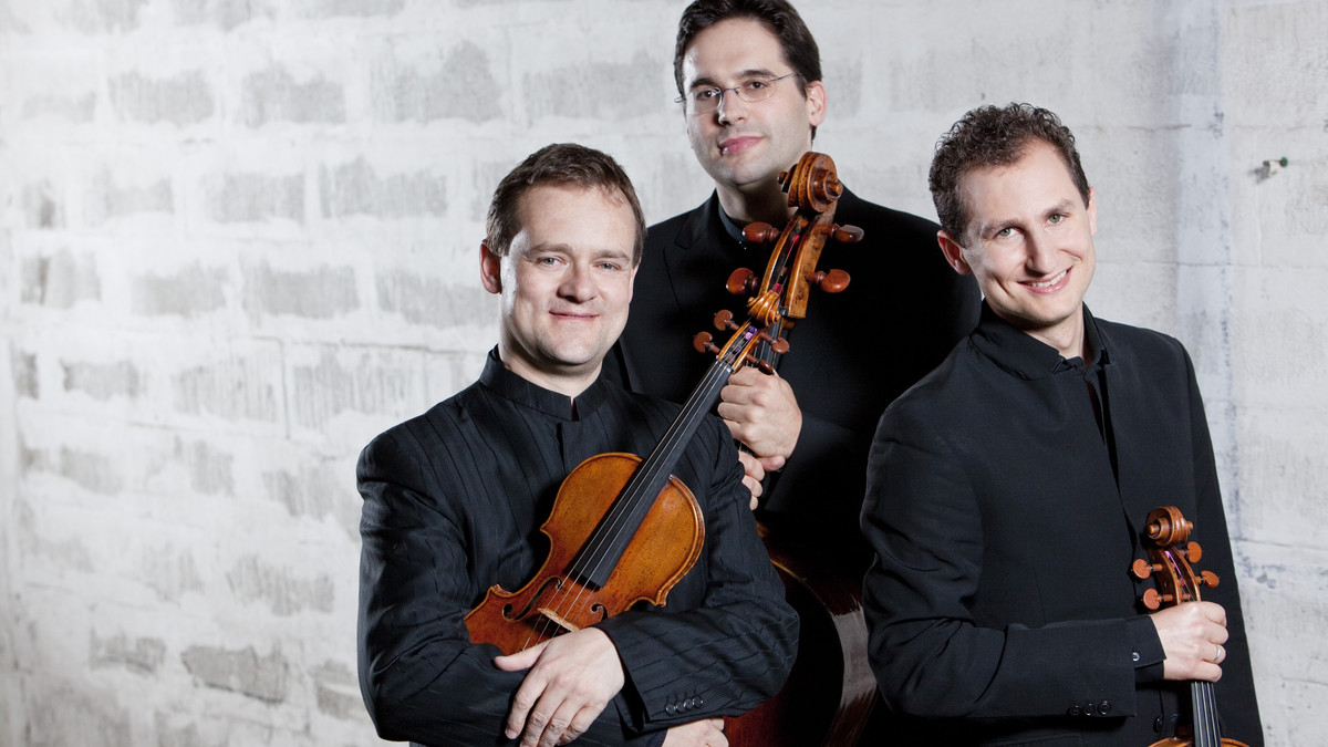 Das Trio Zimmermann mit (von links) Frank Peter Zimmermann, Christian Poltéra, Antoine Tamestit (Foto: Zürcher Kammerorchester, © Mats Bäcker)