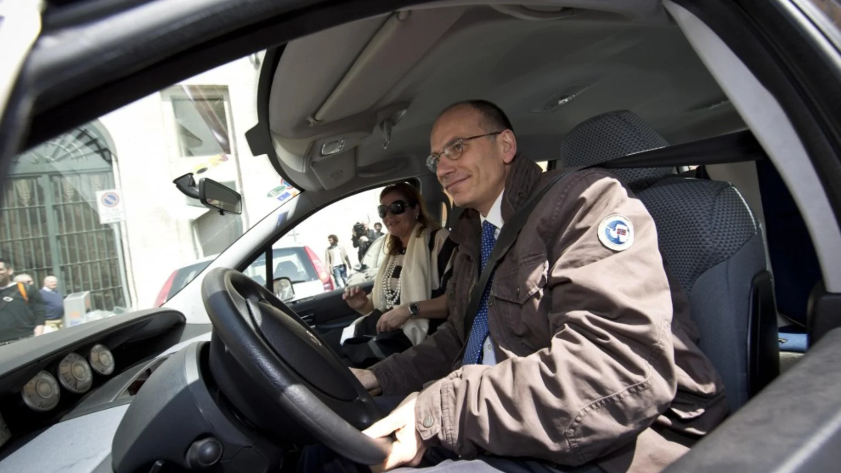 Enrico Letta bei der Ankunft am Mittwochmittag im Quirinal-Palast, dem Sitz von Staatspräsident Giorgio Napolitano. (Foto: itm)