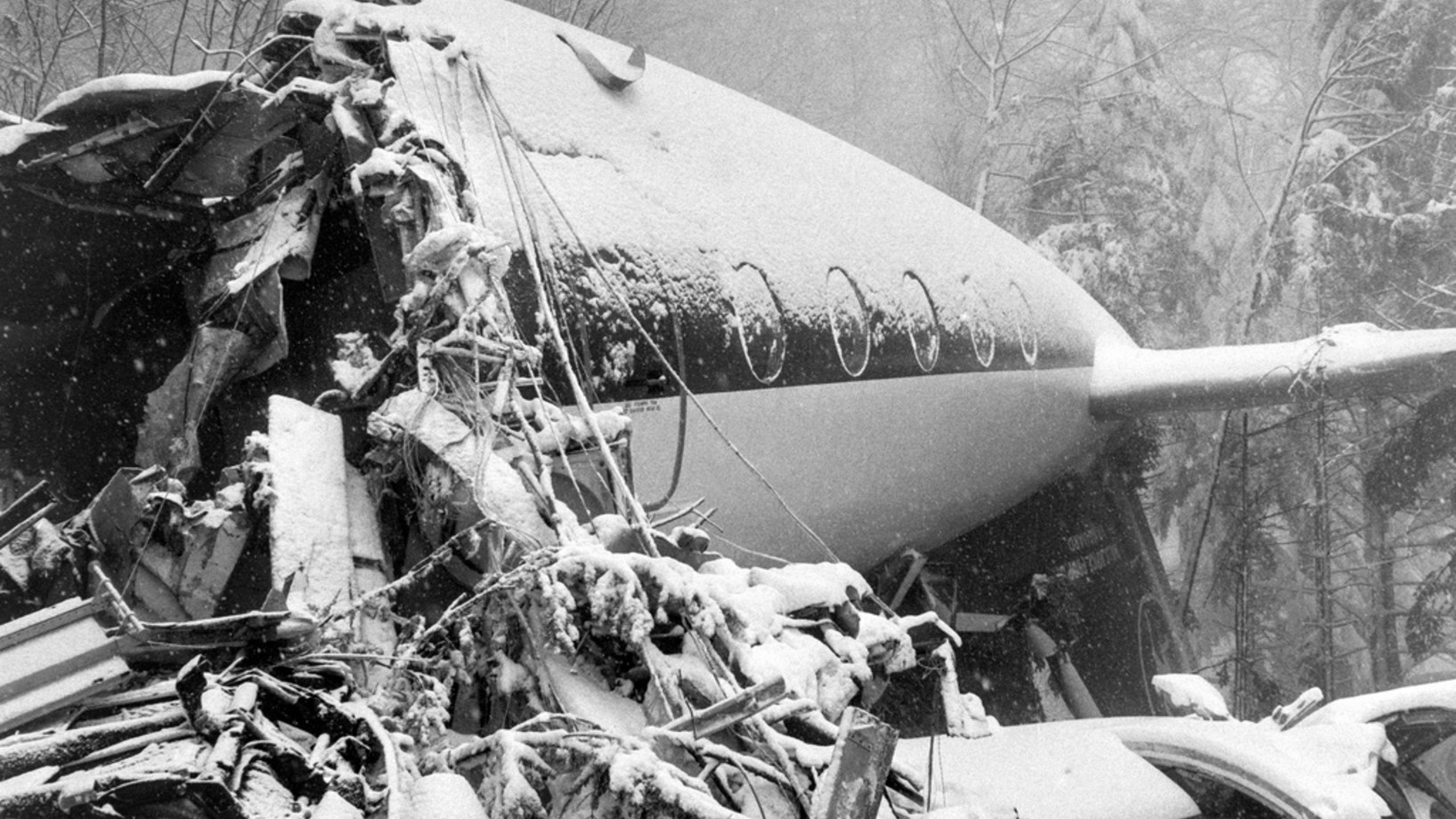 Am 10. April 1973 ereignete sich das bisher schwerste Flugzeugunglück in der Schweiz. 108 Menschen starben, als eine englische Chartermaschine bei Hochwald (SO) unweit von Basel abstürzte.
