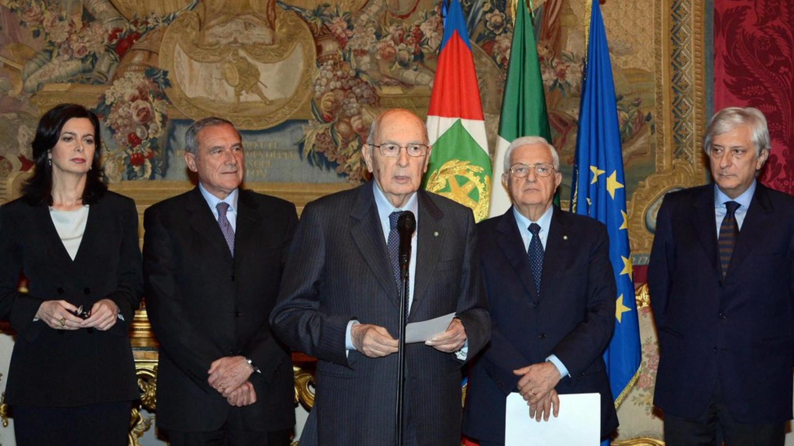 20. April 2013: Giorgio Napolitano richtet sich nach seiner Wiederwahl an die Öffentlichkeit. Links Laura Boldrini, Präsidentin der Abgeordnetenkammer, halblinks Piere Grasso, Präsident des Senats. (Bild: Keystone)