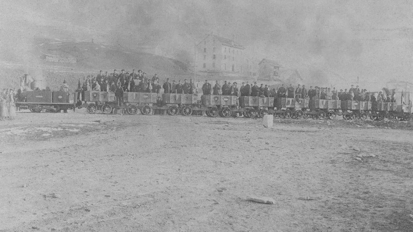 Erster Zug durch den Gotthard