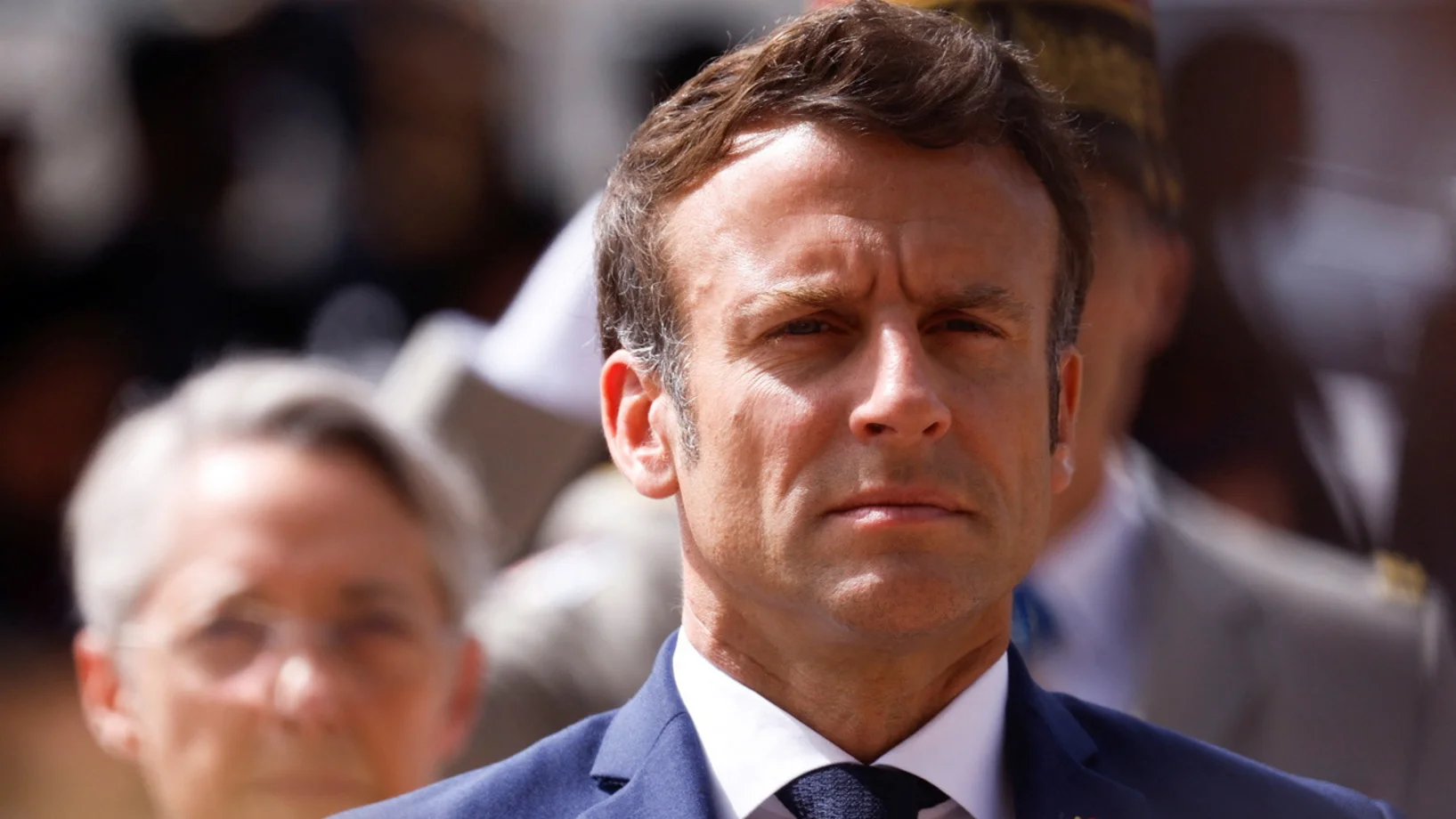 Macron, Borne