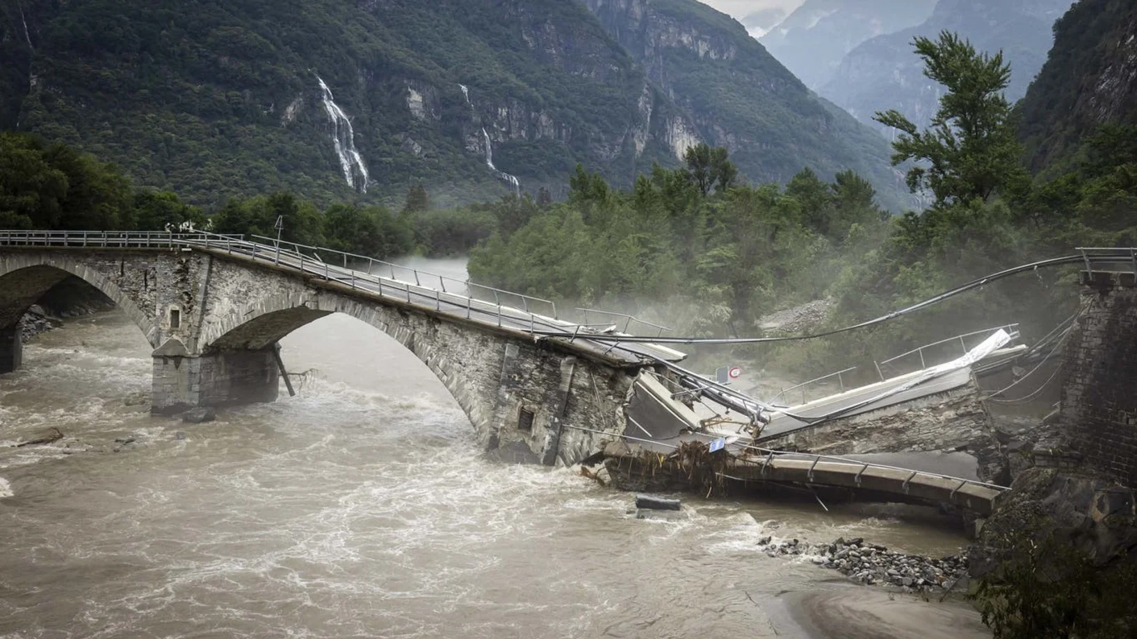 Visletto-Strassenbrücke im Maggiatal