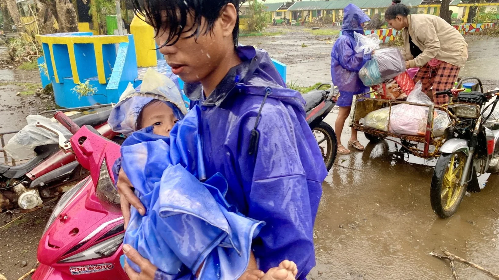 Flucht vor Taifun auf den Philippinen