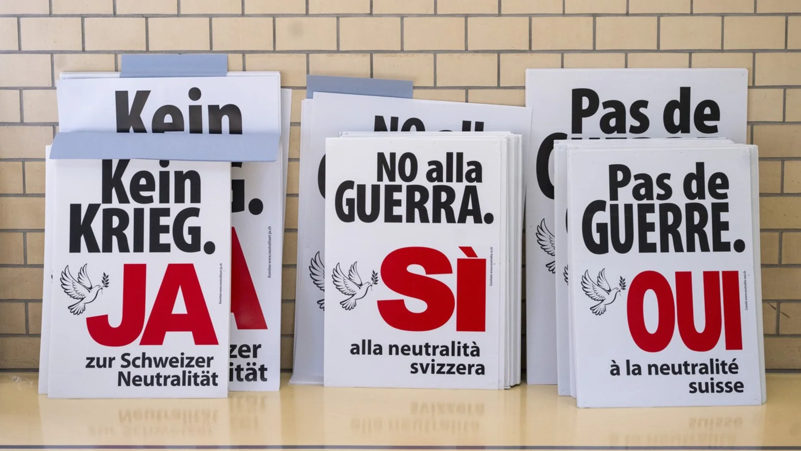 Plakat zur Neutralitäts-Initiative 