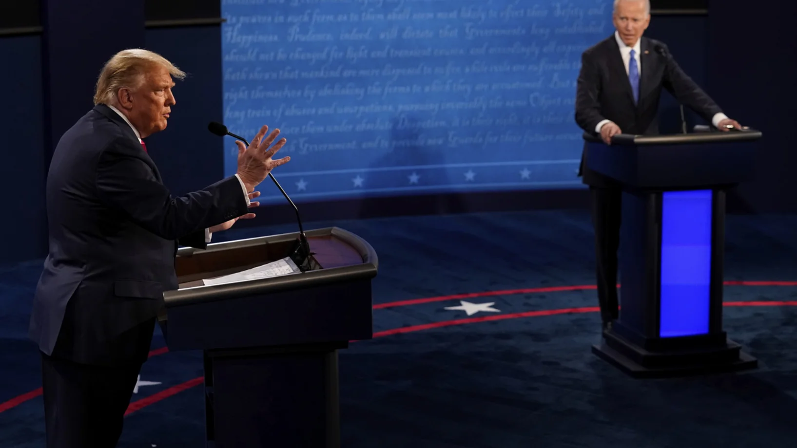 Noch zwölf Tage bis zur Wahl. In Nashville trafen sich Donald Trump und Joe Biden zu einem letzten Schlagabtausch. Das Gespräch verlieft zivilisiert. Ob es noch Einfluss auf die Wahlen am 3. November hat, ist ungewiss. (Foto: Keystone/AP/Morry Gash, Pool) 