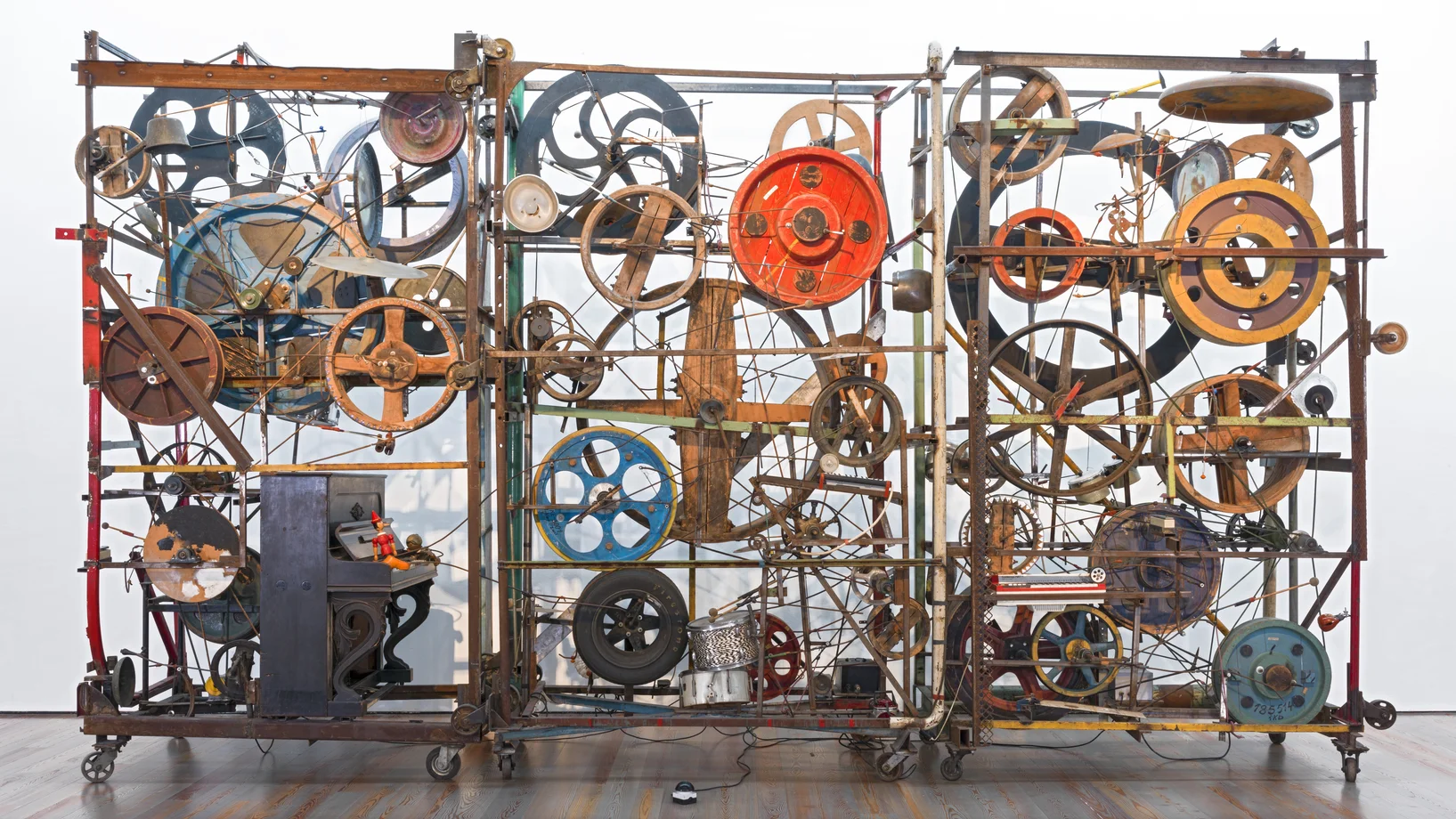 Jean Tinguely, „Méta-Harmonie II“, 1979, Emanuel Hoffmann-Stiftung, Dauerleihgabe im Museum Tinguely, Basel
© 2016, ProLitteris, Zürich; Foto: 2016 Museum Tinguely, Basel; Foto: Daniel Spehr