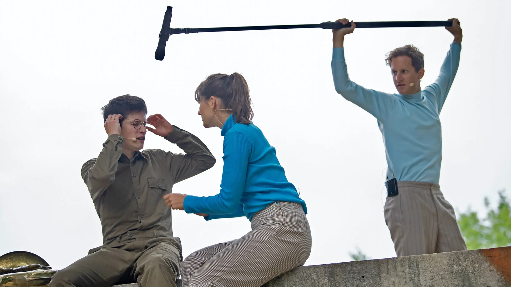 Theater – Corona-bedingt – im Freien (und im strömenden Regen) Jonas Götzinger, Wanda Winzenried, Moritz von Treuenfels
Foto © Priska Ketterer