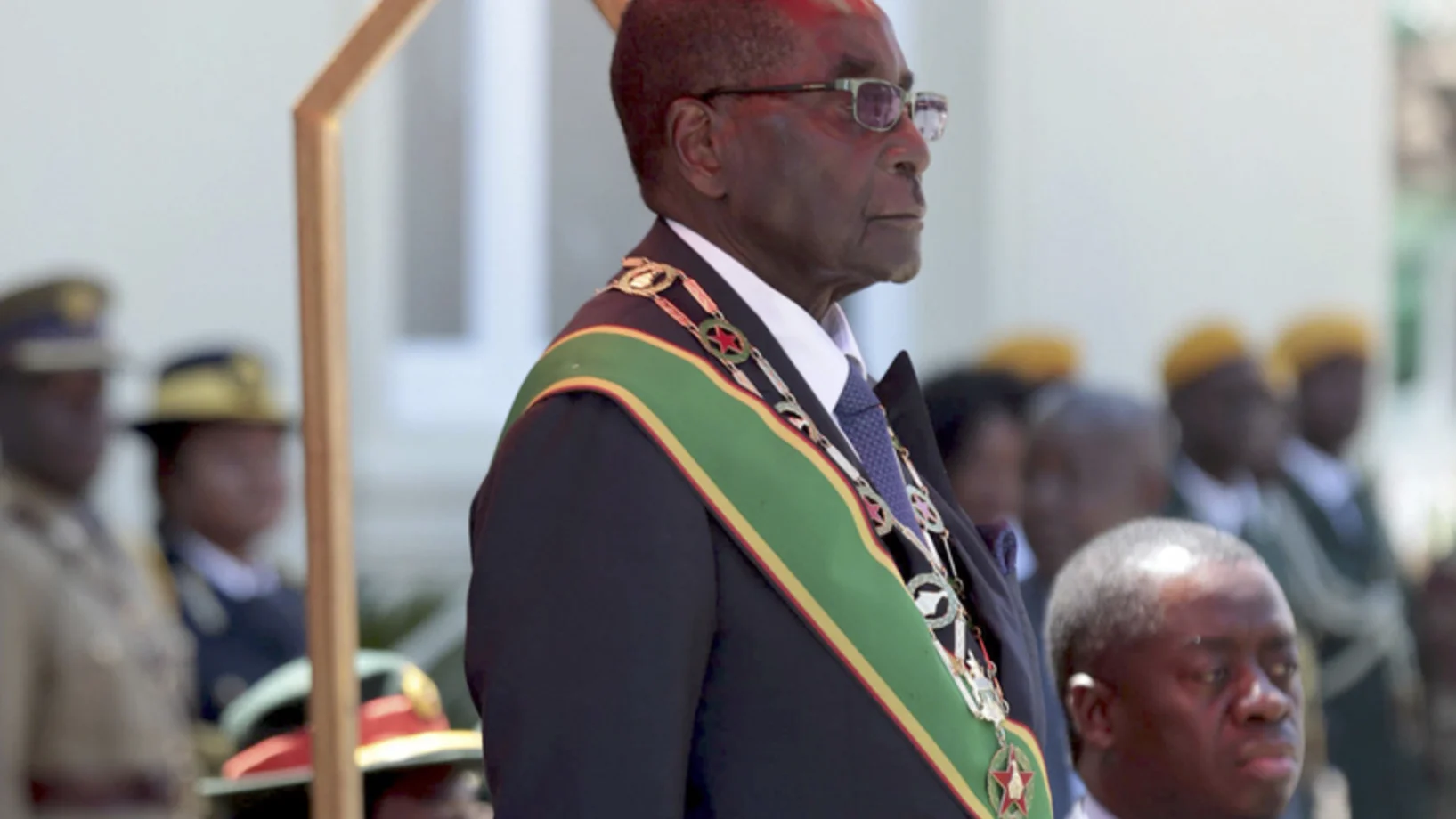 Zimbabwes Präsident Robert Mugabe vor der Parlamentseröffnung am Dienstag in Harare. (Foto: Keystone/AP)