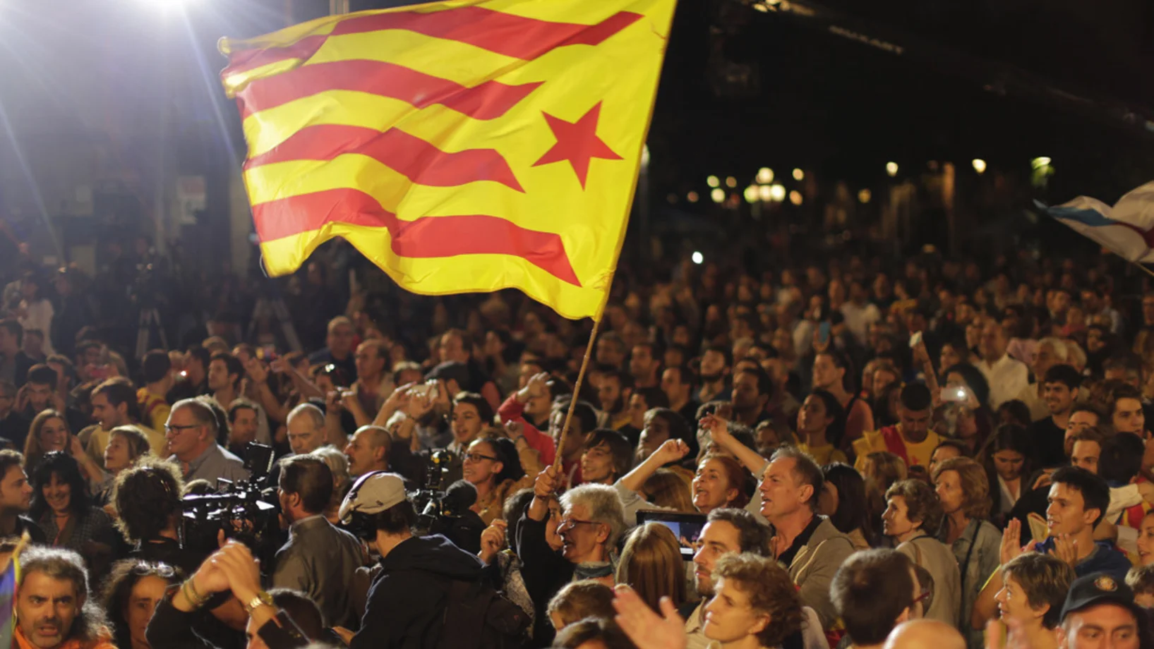 Barcelona, Sonntagabend, 20.00 Uhr (Foto: Keystone/AP/Emilio Morenatti)