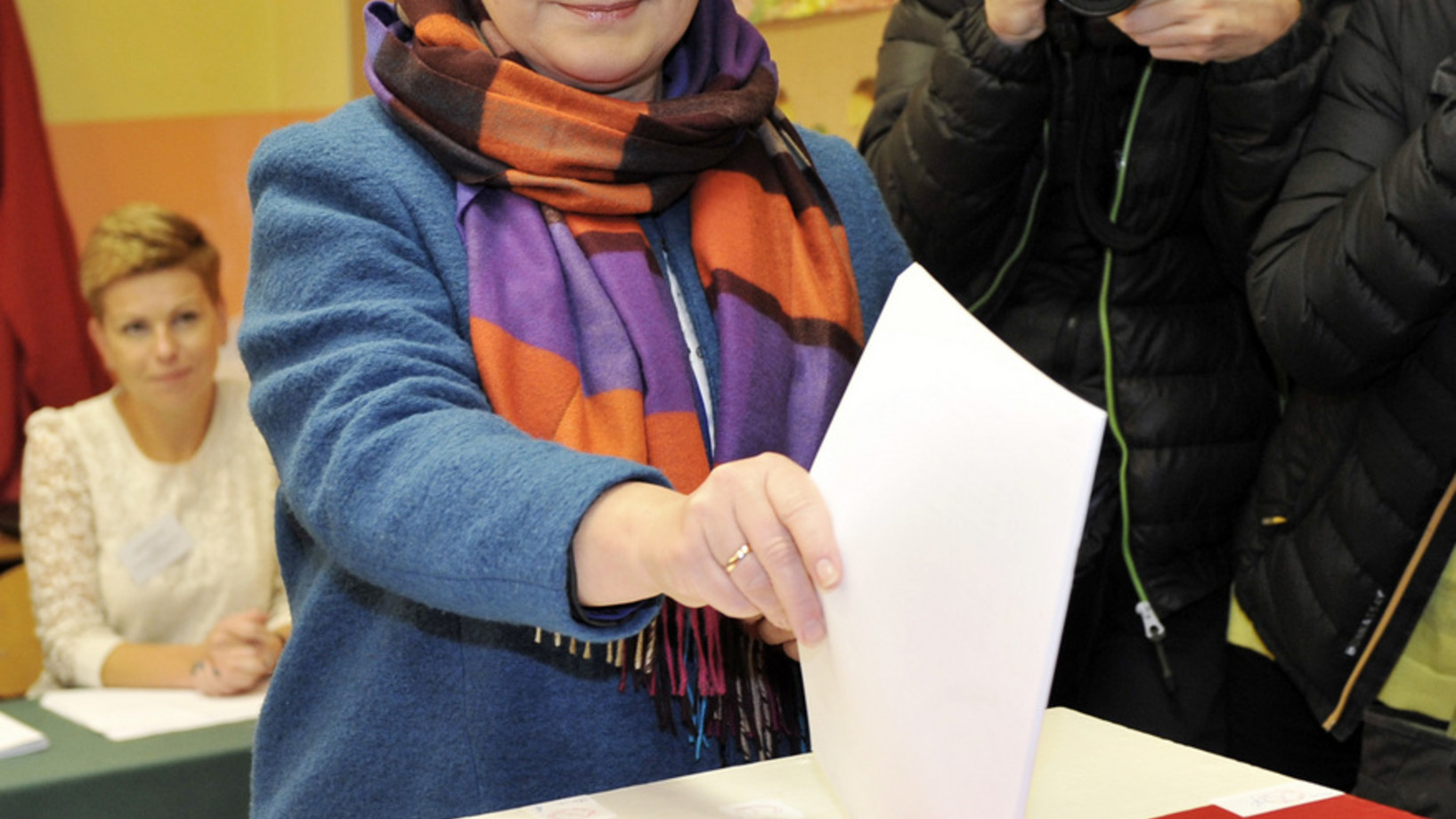 Beata Szydlo bei der Stimmabgabe am Sonntag in Przecieszyn (Foto: Keystone/AP)
