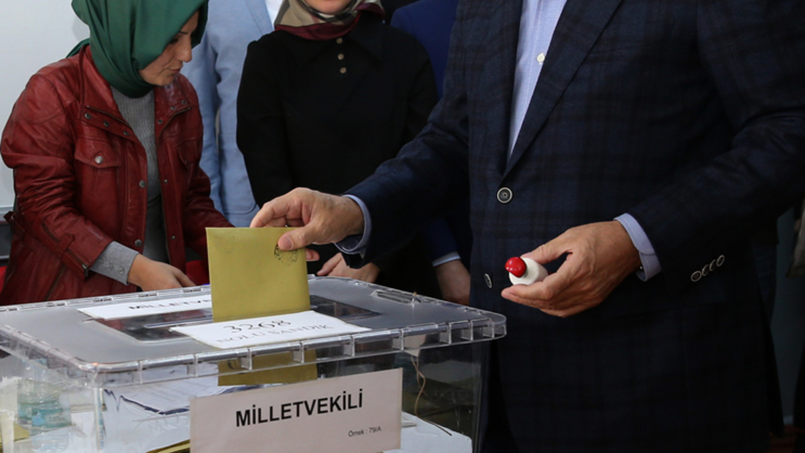 Staatspräsident Erdoğan bei der Stimmabgabe am Sonntag in Istanbul. (Foto: Keystone/AP/Hussein Malla)