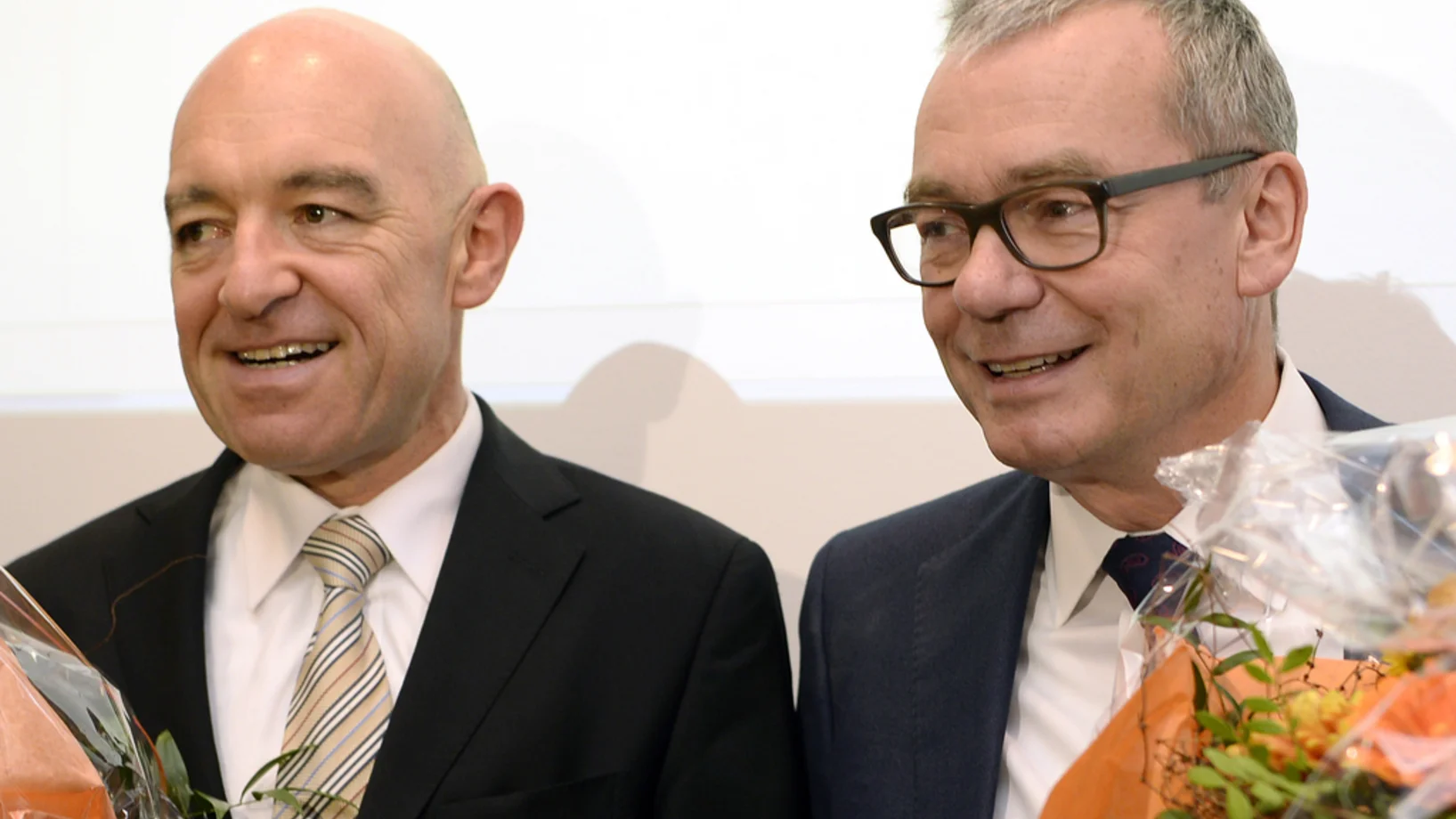Der neue Zürcher Ständerat Ruedi Noser (FDP, rechts) mit dem Sozialdemokraten Daniel Jositsch, der schon im ersten Wahlgang gewählt worden war. (Foto: Keystone/Walter Bieri)