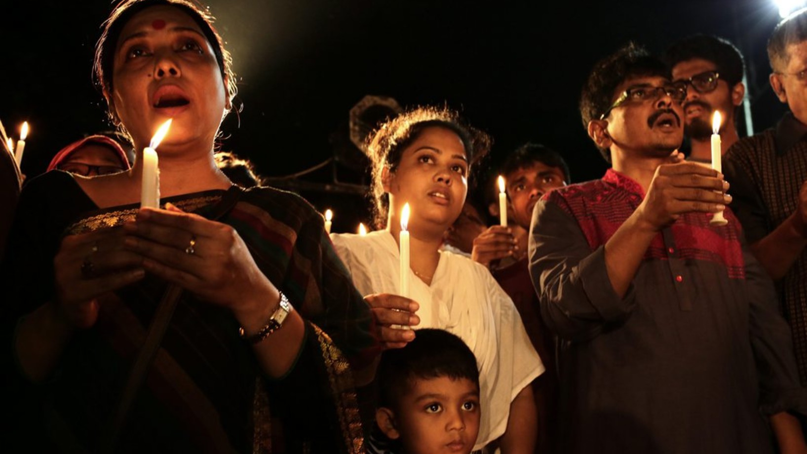 Trauer um die toten Geiseln in Dhaka (Foto: Keystone/EPA/Str)