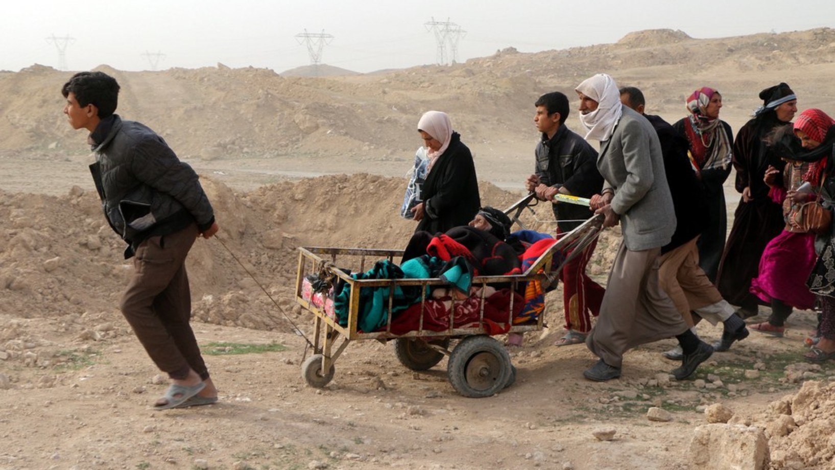 Irakische Flüchtlinge verlassen den umkämpften westlichen Teil von Mosul. (Foto: Keystone/EPA/Omar Alhayali)