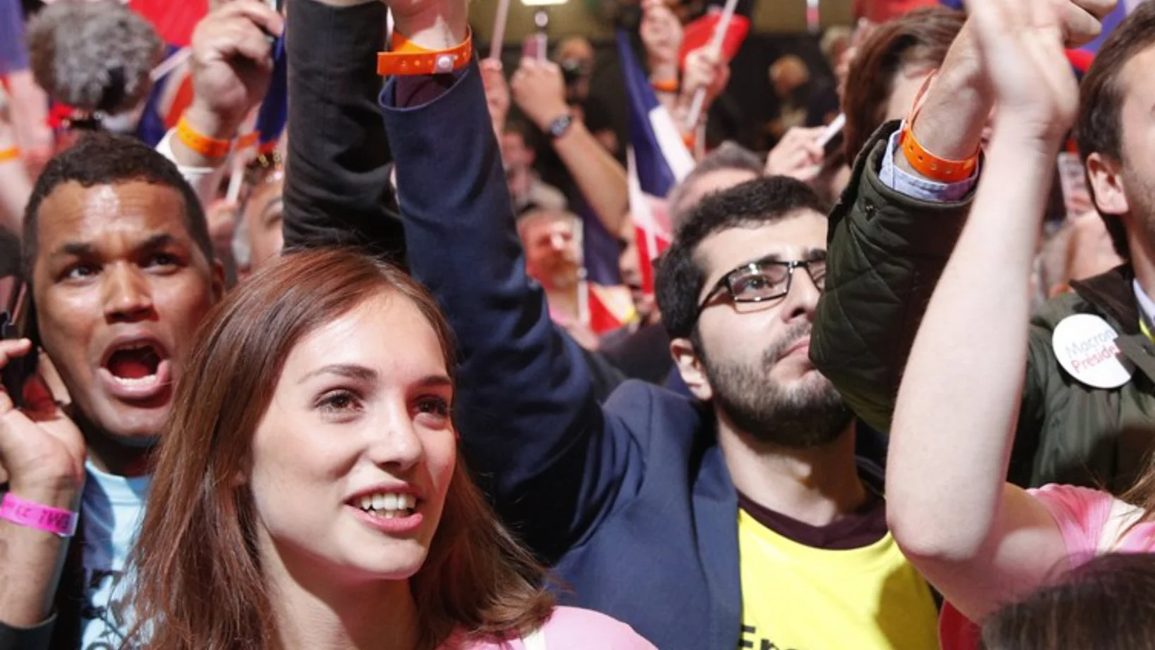 Freude bei Macrons Sympathisanten in Paris.  (Foto: Keystone/EPA/Yoan Valat)

